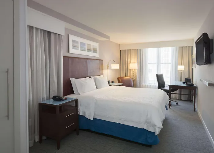 Hampton Inn By Hilton New York Seaport