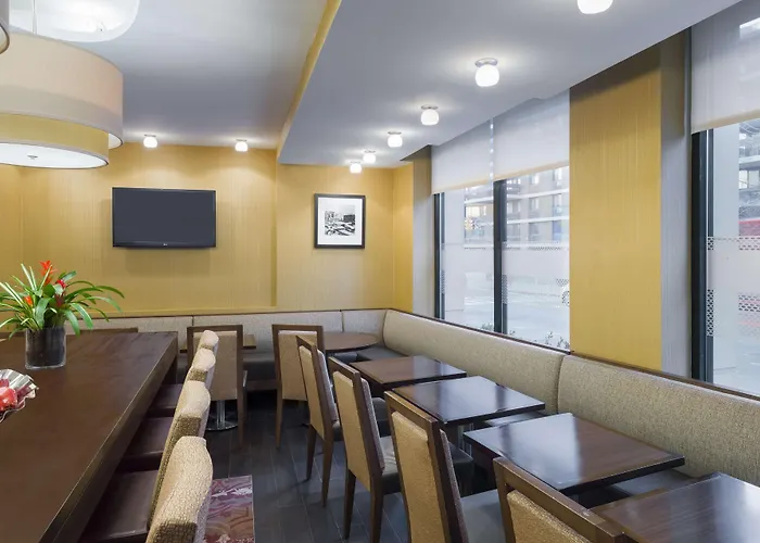 Hampton Inn By Hilton New York Seaport